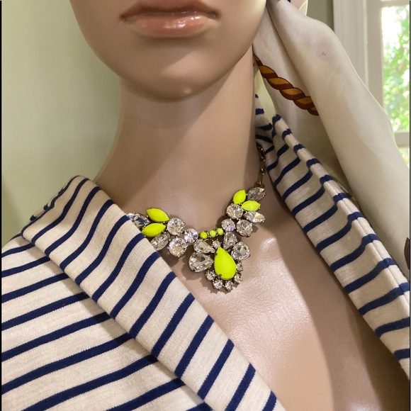 🦋 J. CREW Jeweled Necklace - Picture 5 of 8